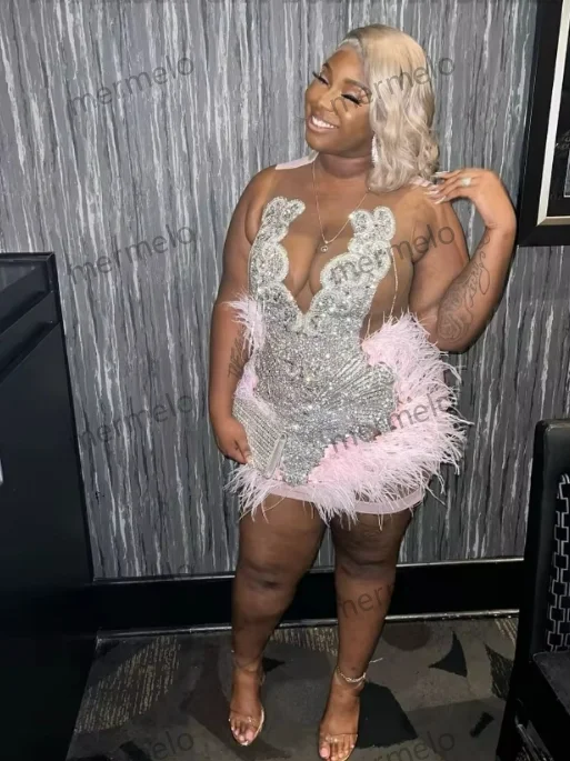 Pink Short Graduation Gowns Glitter Diamante Pearls Feathers Homecoming Dresses Black Girls Sexy Cocktail Dresses Pink Short Graduation Gowns Glitter Diamante Pearls Feathers Homecoming Dresses Black Girls Sexy Cocktail Dresses